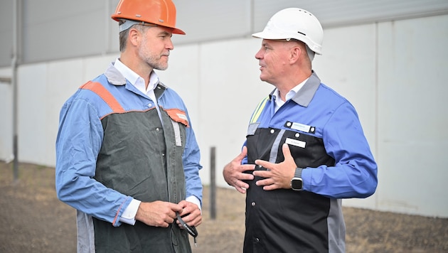 Klaus von Moltke, Geschäftsführer der BMW Motoren GmbH (links) und Hubert Zajicek, ...