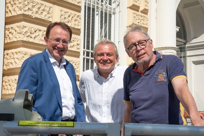 Bürgermeister Matthias Stadler, Sparkassen-Legende Helge Haslinger und „Krone“-Redakteur Mark ...