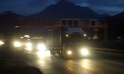 Ausländischen Frächtern und Politikern ist das Lkw-Nachtfahrverbot in Tirol ein Dorn im Auge.
