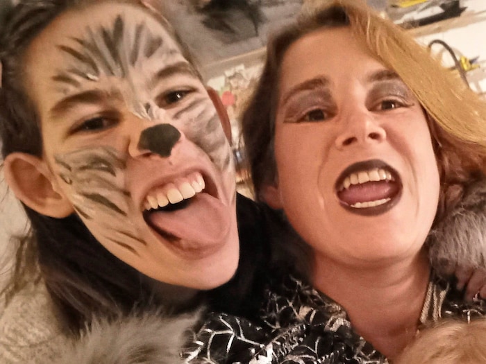 Mit ihrer Mutter Manuela Fischer, der Obfrau des Elternvereins.