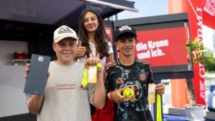 VIP-Gewinner Rafael Trixl (rechts) mit seinem Freund Thomas Ausserbichler.