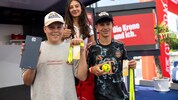 VIP-Gewinner Rafael Trixl (rechts) mit seinem Freund Thomas Ausserbichler.