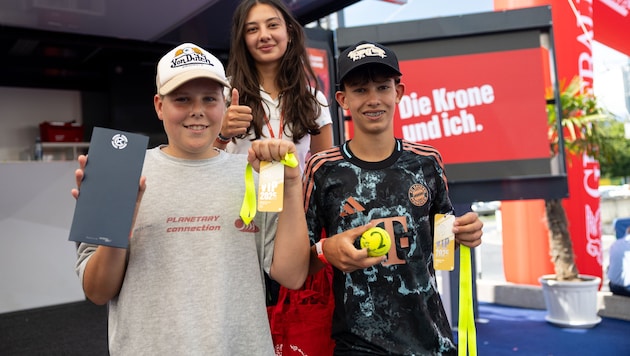 VIP-Gewinner Rafael Trixl (rechts) mit seinem Freund Thomas Ausserbichler.
