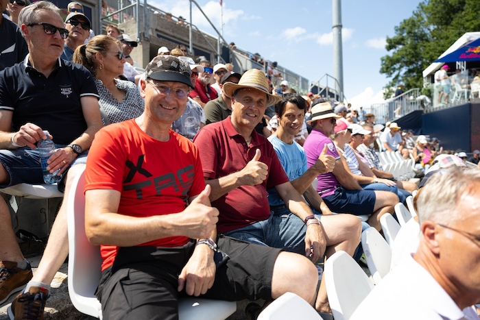 Manfred und Josef Juffinger sowie Wolfgang Kröll (v. li.) genossen die Spiele am Center Court.