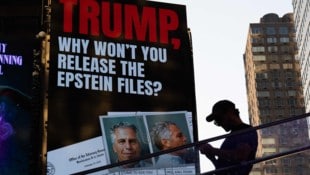 Trump kommt der Forderung, umfassende Akten des Falls zu veröffentlichen, weiter nicht nach.