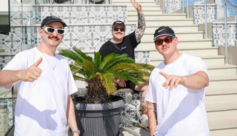 Isaak Kaserer, Maximilian Stöckl und Arthur Gobber vor ihrem Auftritt am Zrce Beach in Novalja, ...