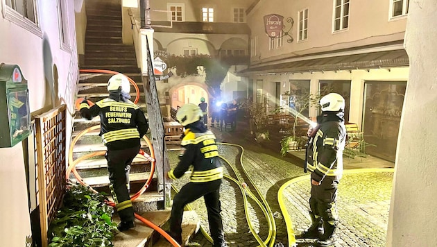 Die Berufsfeuerwehr konnte den Einsatz nach wenigen Stunden beenden.