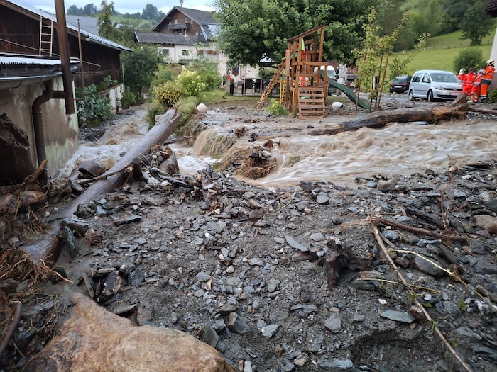 Auch in Salzburg rückte die Feuerwehr zu Murenabgängen aus.