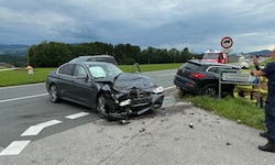 Zwei Pkw kollidierten in Straßwalchen.