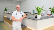 Dr. Georg Wiesbauer hat vor drei Wochen seine Praxis am Marktplatz in Asten eröffnet.