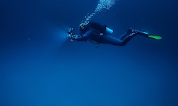 Unterwassernavigation für Taucher beschränkt sich bisher vorrangig auf die Orientierung an ...