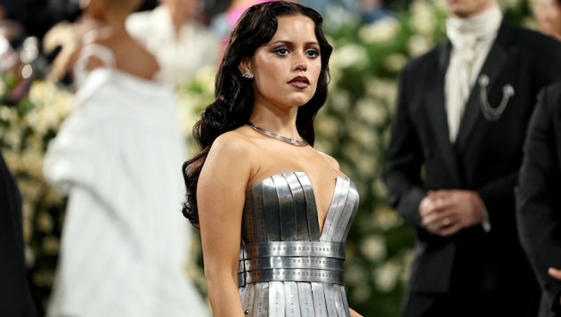Jenna Ortega spricht offen über die Schattenseiten des Ruhms.