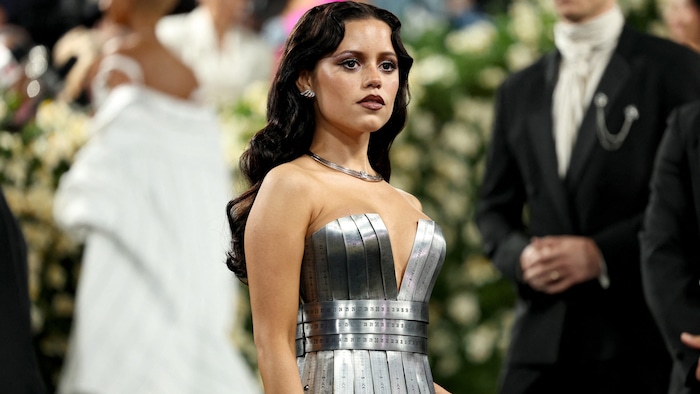 Jenna Ortega räumte in einem Interview ein, dass sie als Kinderstar zu wenig auf sich selbst ...
