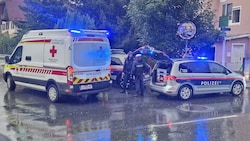 Der Verletzte wurde mit der Rettung abtransportiert.