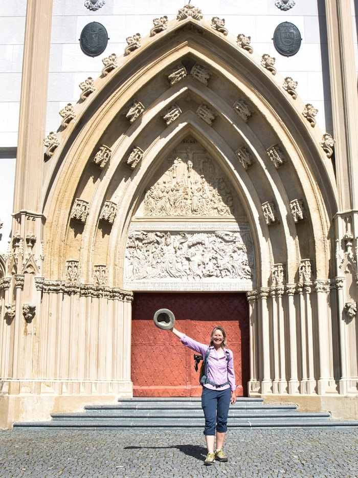 Wunderschöne Fotomotive, wie das beliebte Hauptportal der Basilika, erwarten die Wanderer in ...