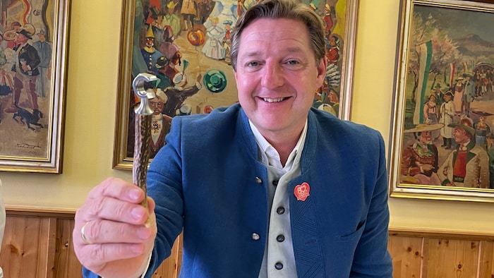 Bieröffner statt Trachtenmesser für die Lederhose