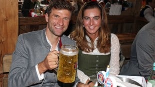 Bayern-Legende Thomas Müller mit seiner Gattin Lisa.