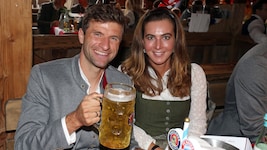 Bayern-Legende Thomas Müller mit seiner Gattin Lisa.