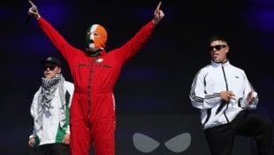Neben ihrem irischen Patriotismus stellen die Rapper von Kneecap auch ihre Kritik am ...