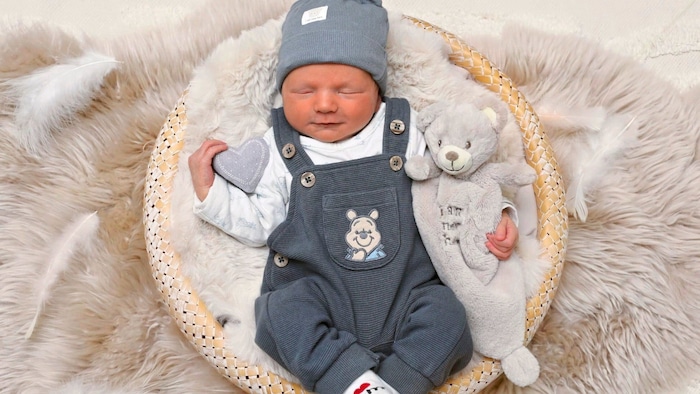 Matteo mit Lieblingsbärchen