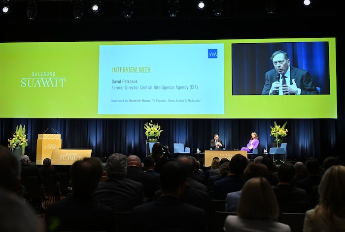 David Petraeus (72) wurde im Sommer 2011 Direktor des US-Auslandsgeheimdienstes CIA. Er musste ...