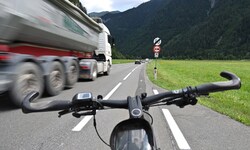 Auf einer Strecke von vier Kilometern müssen Radler auf die B 311 ausweichen.