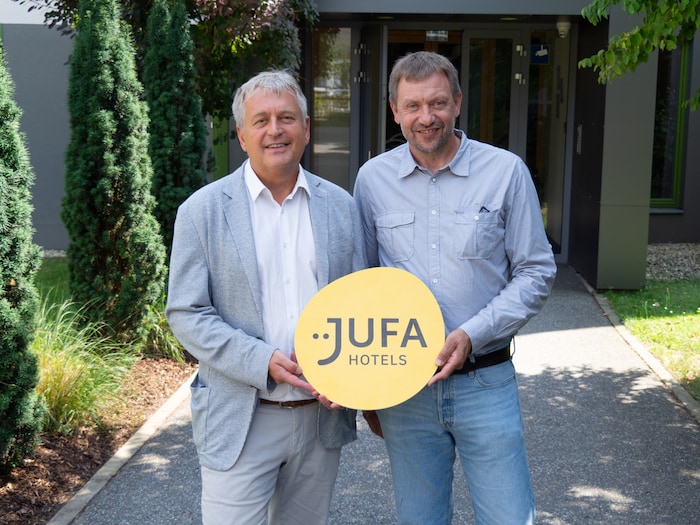 Jufa-Chef Gerhard Wendl und EOSS-Miteigentümer und Gründer Michael Blaschitz