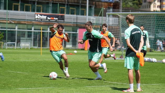 Marco Friedl (Mitte) beim Training in Zell am Ziller.