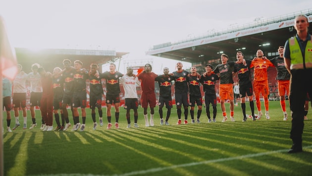 Die Kicker des FC Red Bull Salzburg hatten nach Schlusspfiff in Bergen einiges zu feiern.