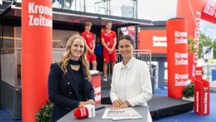 Ski-Ass Nina Ortlieb (links) mit „Krone“-Redakteurin Jasmin Steiner.
