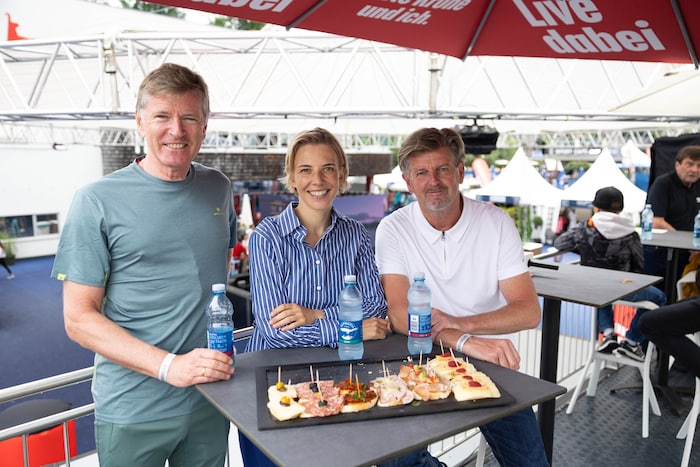 Viktoria Veider-Walser (TVB) mit Claus Meinert (re.) und Wolfgang Kos („Krone“).