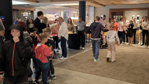 Die Fans warteten in der Lobby vergeblich