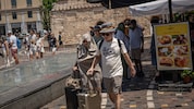 In Griechenland müssen die Menschen derzeit mit 44 Grad Celsius und mehr rechnen.