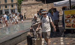In Griechenland müssen die Menschen derzeit mit 44 Grad Celsius und mehr rechnen.