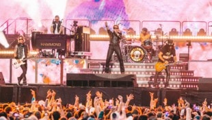 Duff McKagan, Dizzy Reid, Axl Rose, Isaac Carpenter und Slash (v.l.) begeisterten als Guns N‘ ...