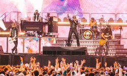 Duff McKagan, Dizzy Reid, Axl Rose, Isaac Carpenter und Slash (v.l.) begeisterten als Guns N‘ ...