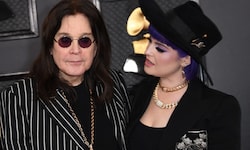 Ozzy Osbourne mit Tochter Kelly Osbourne bei einem gemeinsamen Auftritt im Jahr 2020. Die ...