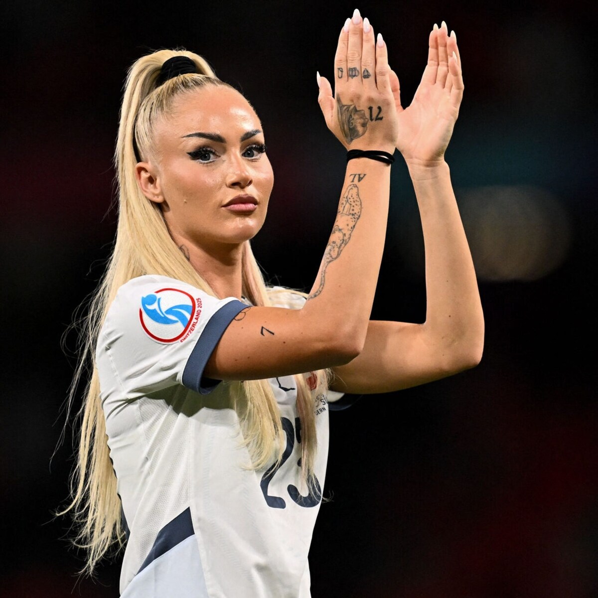 @charlotte.g leaks her availability fluctuates as far as