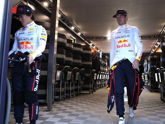 Tsunoda und Verstappen sind mit unterschiedlichen Materialien unterwegs.