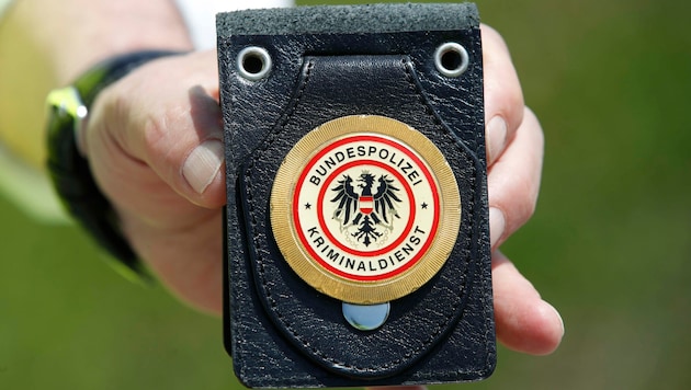Die Täter gaben sich als Kriminalbeamte aus.