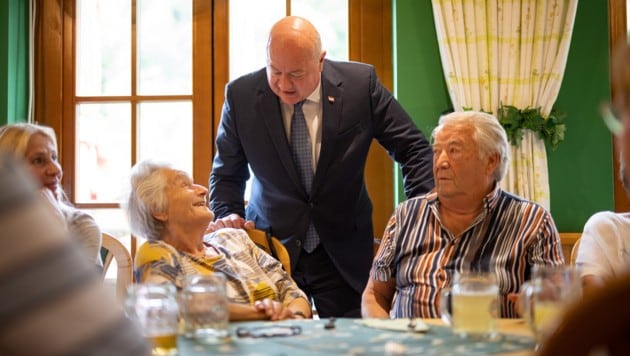 Bürgernah im Gasthaus – hier ist der Kanzler jetzt sogar gewissermaßen Miteigentümer.