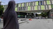 Die Angelegenheit mit der verschleierten Frau spielt sich in den Salzburger Landeskliniken ...