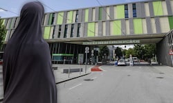 Die Angelegenheit mit der verschleierten Frau spielt sich in den Salzburger Landeskliniken ...