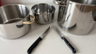 Das rumänische Trio bot Töpfe und Messer zu überhöhten Preisen an. (Symbolbild)