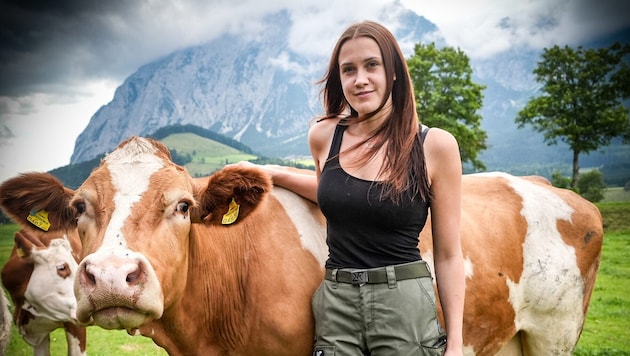 Kristina ist mit der Arbeit am Hof ganz allein.