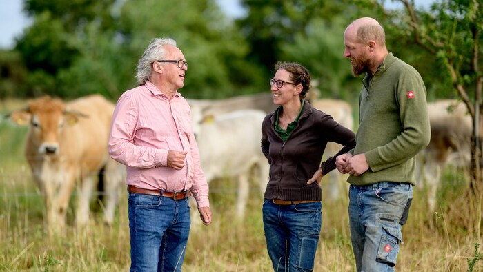 Andreas Kranzler lobt die Mandel-Initiative des Biobauern-Paares Harbich.