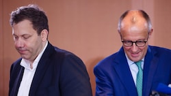 Von links: Deutschlands Vizekanzler Lars Klingbeil und Kanzler Friedrich Merz