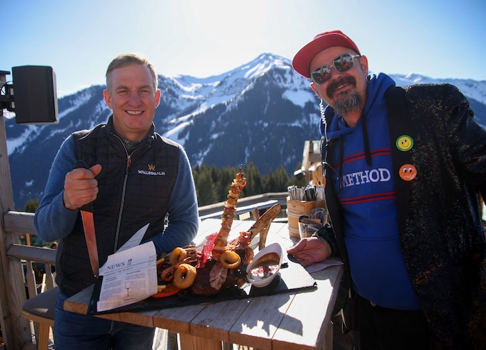 Josef Hirschbichler (l.) sagt, er zahle mehr, als sein Team an Trinkgeldern einnimmt.