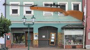 In diesem grünen Haus am Stadtplatz von Mattighofen kam es zu dem ungeklärten Vorfall.