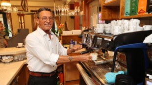 Friedrich Sedlacek arbeitet seit über 50 Jahren als Kellner und findet die neue Regelung „nicht ...